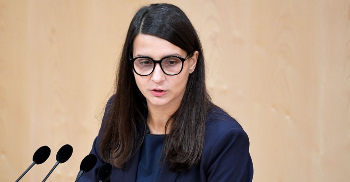 Grünen-Abgeordnete Meri Disoski im Rahmen einer Sitzung des Nationalrates im Parlamentsausweichquartier in der Hofburg