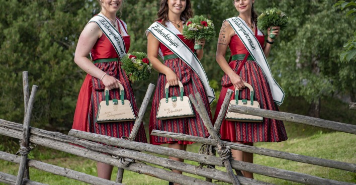 Die drei Zirbenhoheiten suchen Nachfolgerinnen