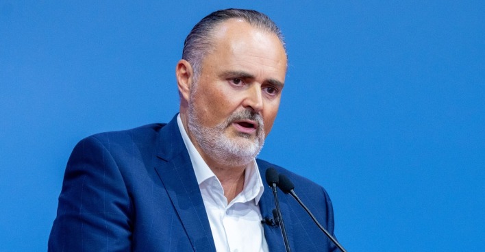 Burgenlands Landeshauptmann Hans Peter Doskozil während seiner Rede am Samstag, 03. Juni 2023, im Rahmen eines außerordentlichen Bundesparteitages der SPÖ in Linz