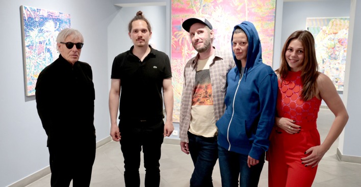 Peter Krüger (Köln), Galerist Calvin Mechora, Künstler Urôs Weinberger, „VK“ und Galeristin Leonie Hirn (v. li.)