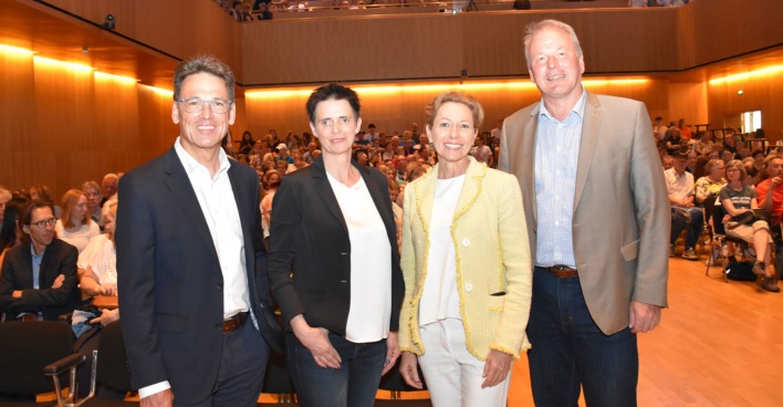 Hauptsponsor Hypo-Bank Vorstand Wilfried Amann, OK Präsidentin  Alexandra Giesinger, Sportlandesrätin Martina Rüscher und Götzis Bgm. Christian Loacker