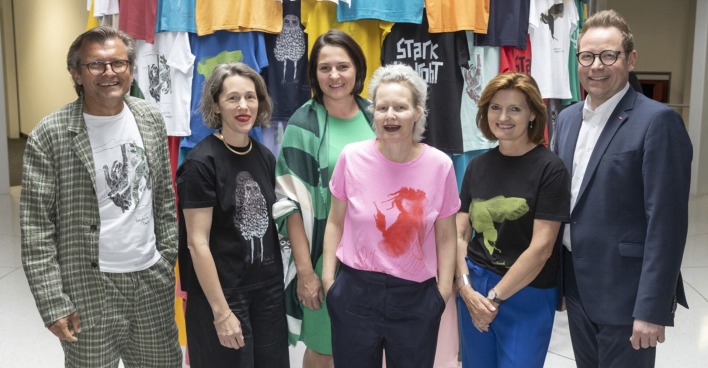 Marbod Fritsch  (Kurator), Angelika Simma-Wallinger (ORF), Monika Vonier (LT-Vize-Präs.), Viktoria Tremmel (Künstlerin), Jasmin Ölz &amp; Markus Klement (beide ORF)