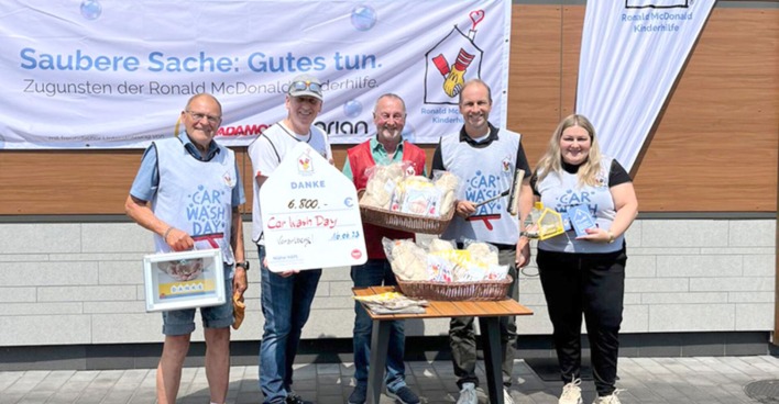 Dietmar Braun mit RMCC Botschafter Loek Versluis, Hubert Feuerstein, Bürgermeister Dieter Egger und Stadträtin Milina Kloiber (v. li.)