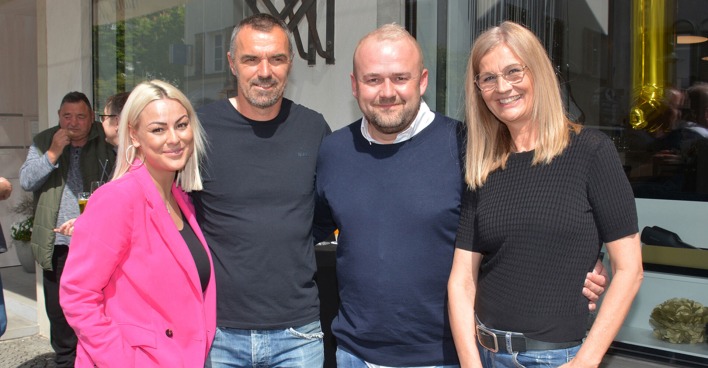 Sanela Bogdanovic und Partner Dejan Jovic (2. v. r.) mit Oliver und Birgit Schnellrieder.