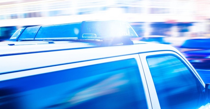 Das Blaulicht eines Polizeiautos