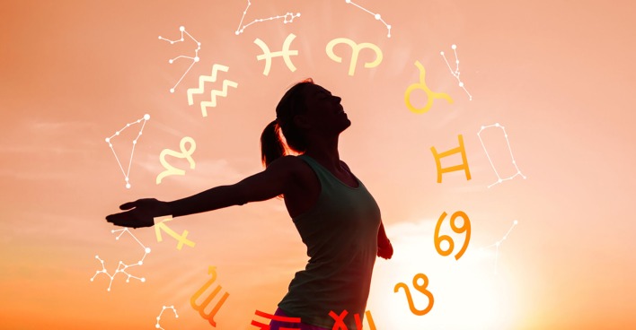 Frau steht in der Natur | Credit: iStock.com/grinvalds