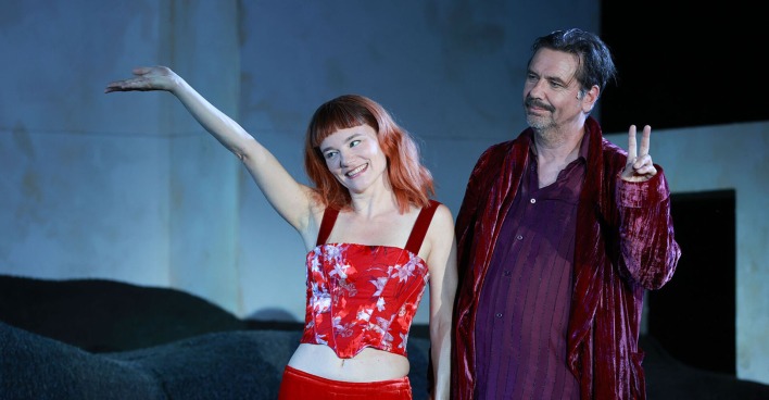 Michael Maertens (Jedermann) und Julia Pachner (Buhlschaft) bei den Proben zu "Jedermann" bei den Salzburger Festspielen 2023