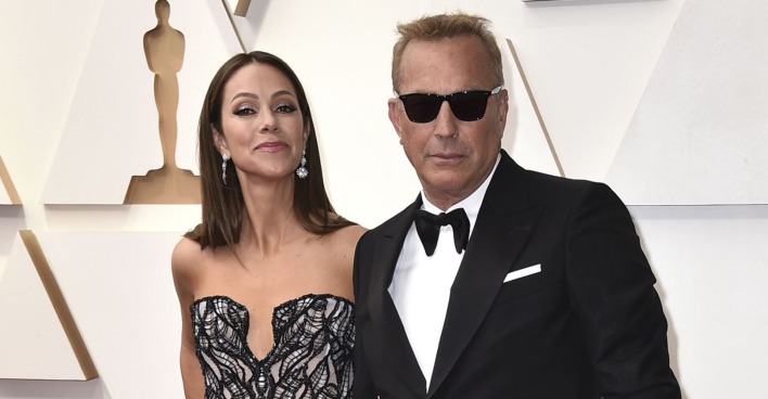 Kevin Costner und Christine Baumgartner bei den Oscars.