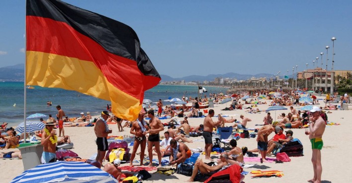 Sehr viele deutsche Touristen am Strand.