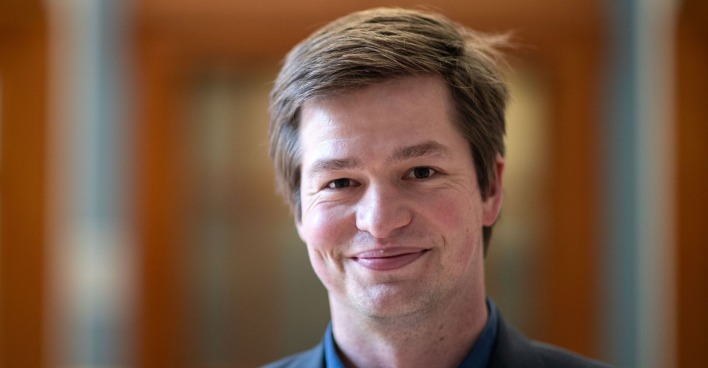 Der Politiker Philipp da Cunha in Großaufnahme.