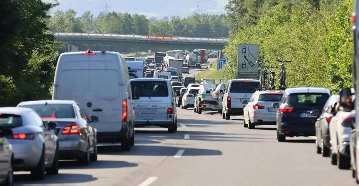 Autokolonnen auf der Autobahn