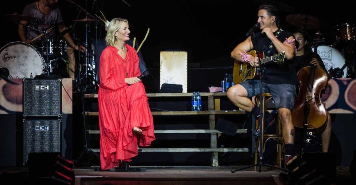 Monika Gruber und Andreas Gabalier auf der Bühne in Kitzbühel.