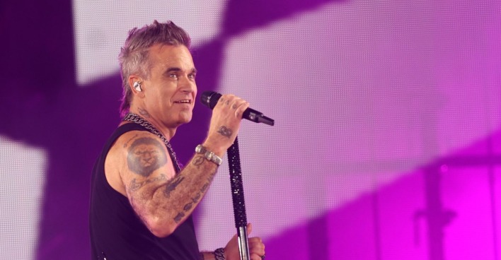 Robbie Williams auf der Bühne.