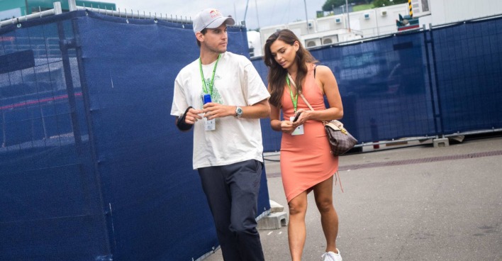 Dominic Thiem und Lili Paul-Roncalli beim Formel 1-GP 2021.