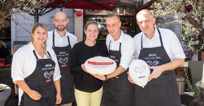 Kerstin Schwar, Tamàs Csukly, Maria Klara Heinritzi (Geschäftsführerin L'Osteria), Bàlint Mèszàros (Filialleiter L'Osteria Graz) und Johann Tatschl.