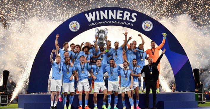 Manchester City Mannschaft jubelt über Sieg der Champions League