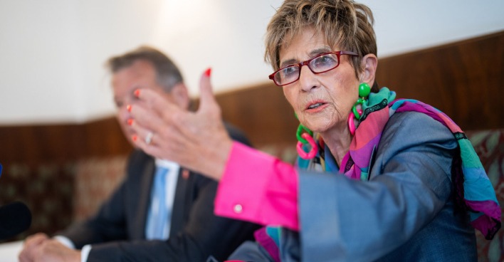 Ingrid Korosec und Peter Kostelka bei einer Pressekonferenz im Café Landtmann