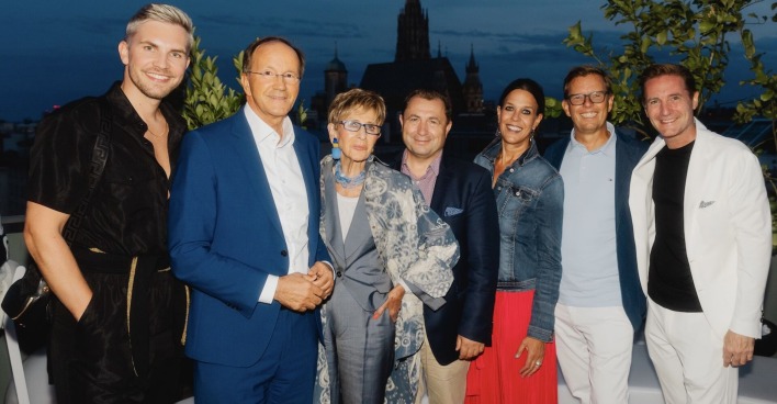 Gäste im Organics Sky Garden | Credit: Tim Walker