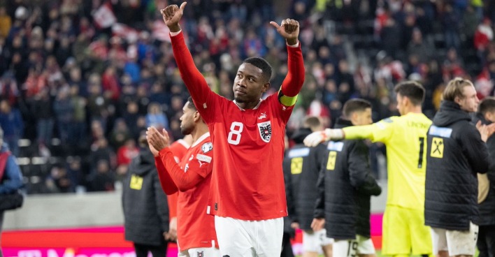 David Alaba zeigt "Daumen nach oben"