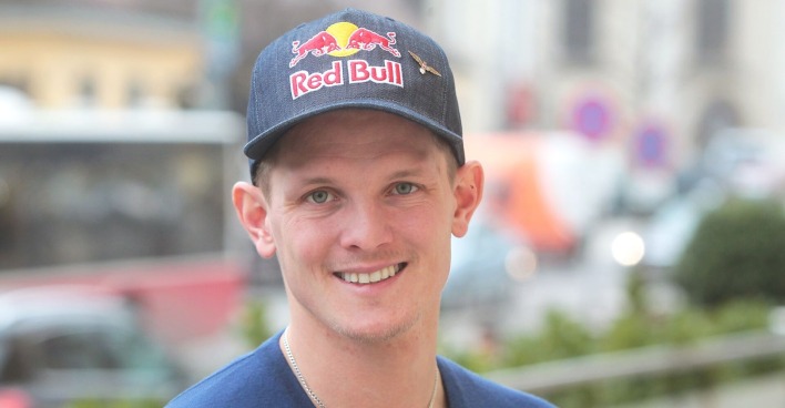 Morgenstern mit Red Bull Kappe bei einem Event