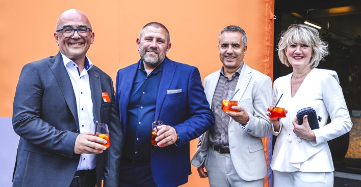 Bäderpark-Chef Oliver Wehinger mit  dem renommierten Münchner Baddesigner Robert Michel und Inhaus Geschäftsführer Robert Küng mit Gattin Andrea (v. li.)