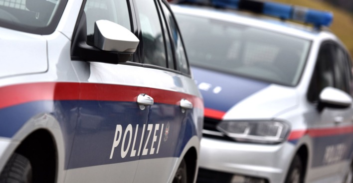 Zwei Polizei-Autos in Großaufnahme