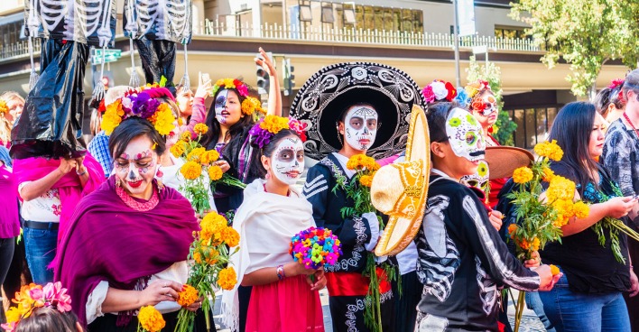 Tag der Toten-Parade in Mexiko | Credit: iStock.com/Sundry Photography