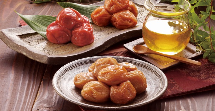 Umeboshi auf einem Teller | Credit: iStock.com/Gyro