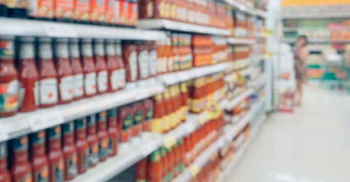 Ketchup-Regal im Supermarkt