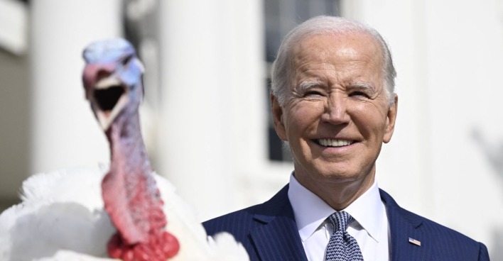 Joe Biden mit Truthahn