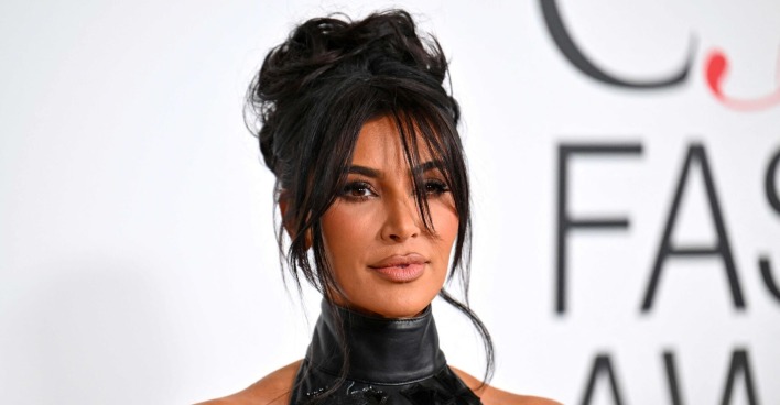 Kim mit Stirnfransen