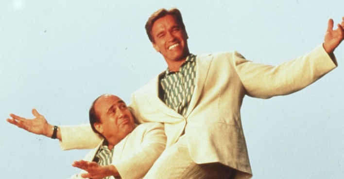 Danny DeVito und Arnold Schwarzenegger in "Twins" im Jahr 1988.