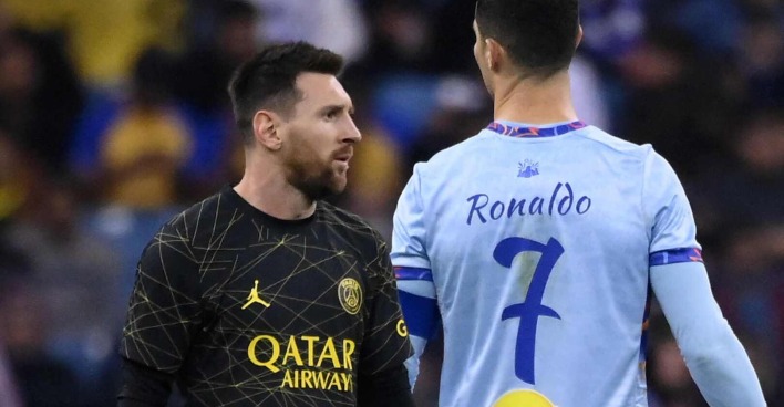 Messi und Ronaldo auf dem Spielfeld