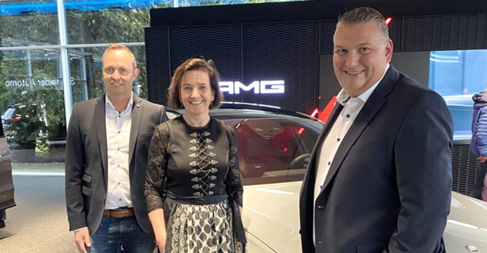 Prokurist Stefan Geser, GF Karin Seyfried und GF Joachim Singer (alle Schneider Automobil  (v. li.)