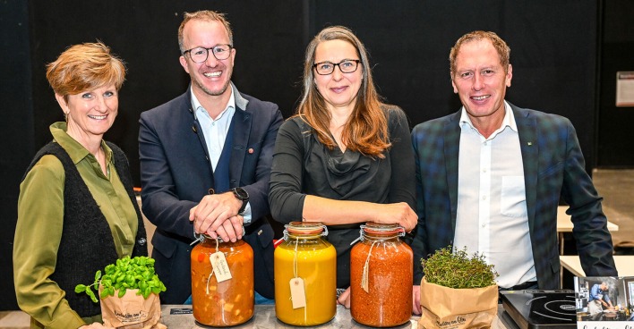 GF Sabine Tichy-Treimel (Messe Dornbirn), LR Christian Gantner (Tourismus und Landwirtschaft), Bianca Erath (FAIRKOCHT) und LWK Präsident Josef Moosbrugger