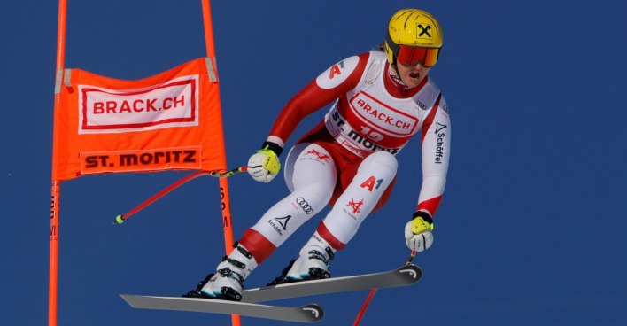 Nina Ortlieb brettert die Piste hinunter
