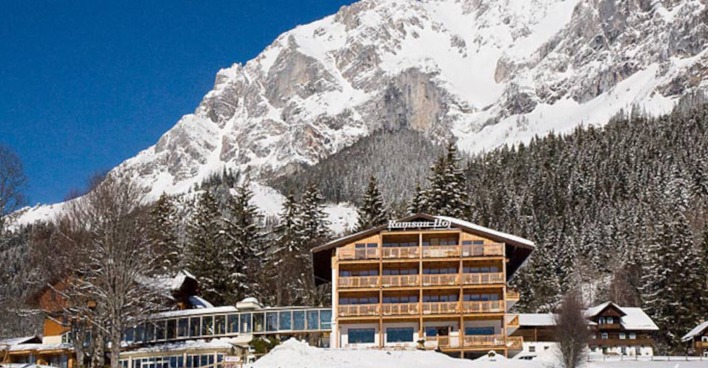Ramsauhof in verschneiter Winterlandschaft