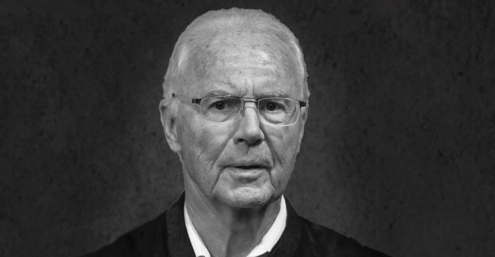 Schwarz-weiß-Foto von Franz Beckenbauer.