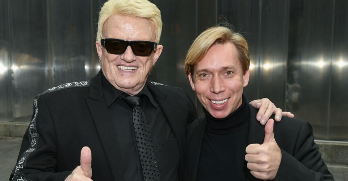 Helmut Werner mit Heino. Beide sind schwarz gekleidet.