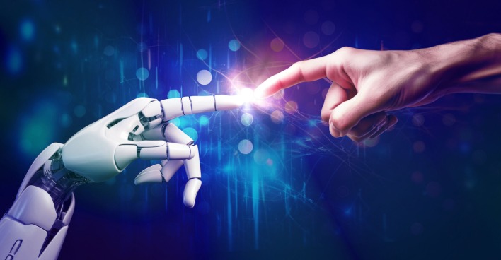 Eine Roboterhand und eine Menschenhand berühren sich
