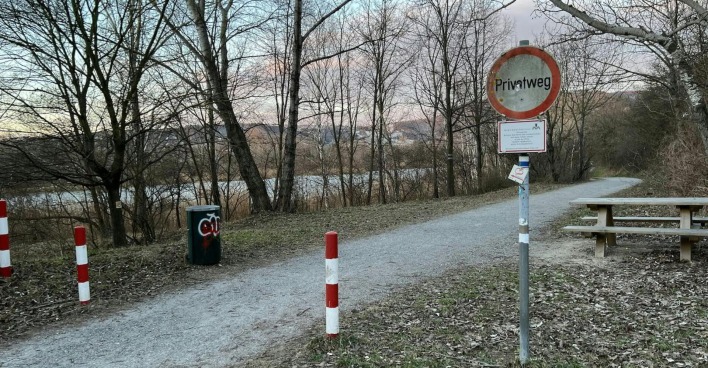 Der Privatweg vor dem Abschnitt "schwarze Lacke" beim Marchfelderkanal