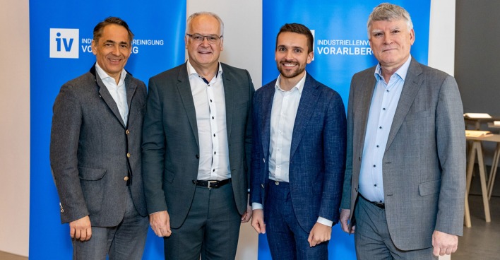 IV-Vizepräsident Hubert Rhomberg (Rhomberg Holding),  IV-Präsident Elmar Hartmann (Gantner Electronic), IV-GF Christian Zoll und Zumtobel-Lichtforum-Hausherr Alfred Felder (v. li.)