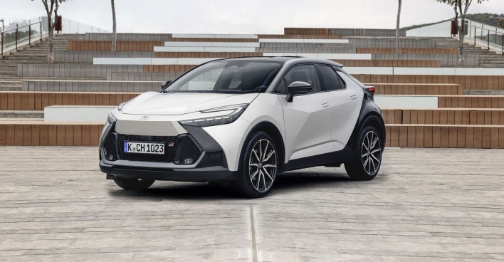 Der 4,362 Meter lange Toyota C-HR ist wahlweise mit Front- oder Allradantrieb erhältlich. D