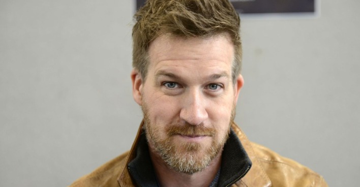 Porträtbild von Kenneth Mitchell