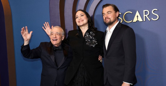 Martin Scorsese, Lily Gladstone undLeonardo DiCaprio bei den Oscars.