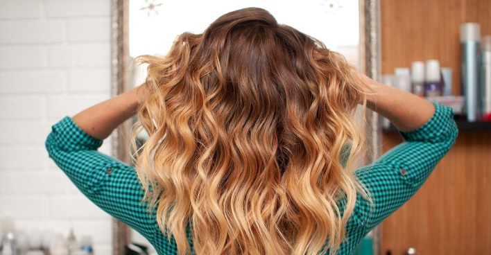 Frau mit schönen Locken | Credit: iStock.com/oksy001
