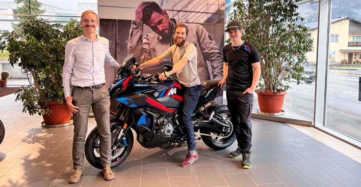 BMW Unterberger Nenzing-Betriebsleiter Christoph Nigsch, Motorrad-Verkaufsberater Lukas Miller und Motorrad-Servicetechniker Johannes Weratschnig.