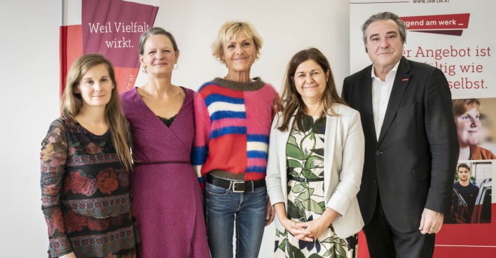Gruppenbild bei der Feier zu 10 Jahre Housing First