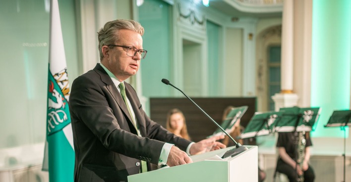 Landeshauptmann Christopher Drexler im Rahmen seiner Steiermarkrede in der Aula der Alten Universität in Graz.