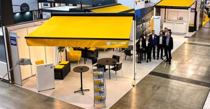 Das WOUNDWO-Team auf seinem Messestand auf der R+T 2024
